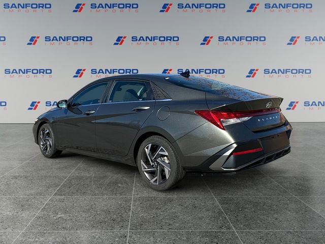 Used 2024 Hyundai Elantra SEL w/ Convenience Package image 3