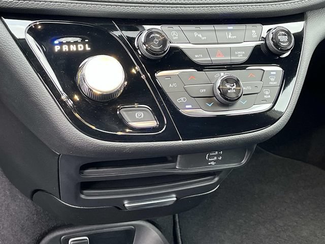 New 2026 Chrysler Pacifica Select w/ S Appearance Package AWD/4WD image 25