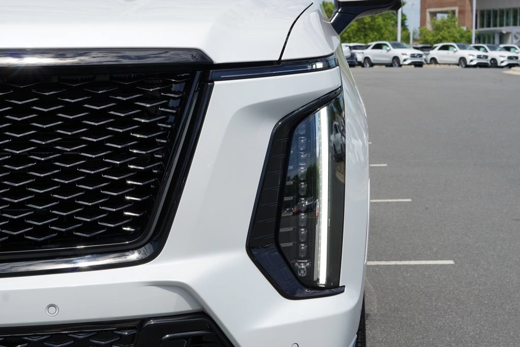 Used 2025 Cadillac Escalade ESV V AWD/4WD image 10