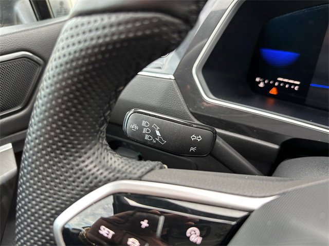 Used 2022 Volkswagen Tiguan SE R-Line image 24