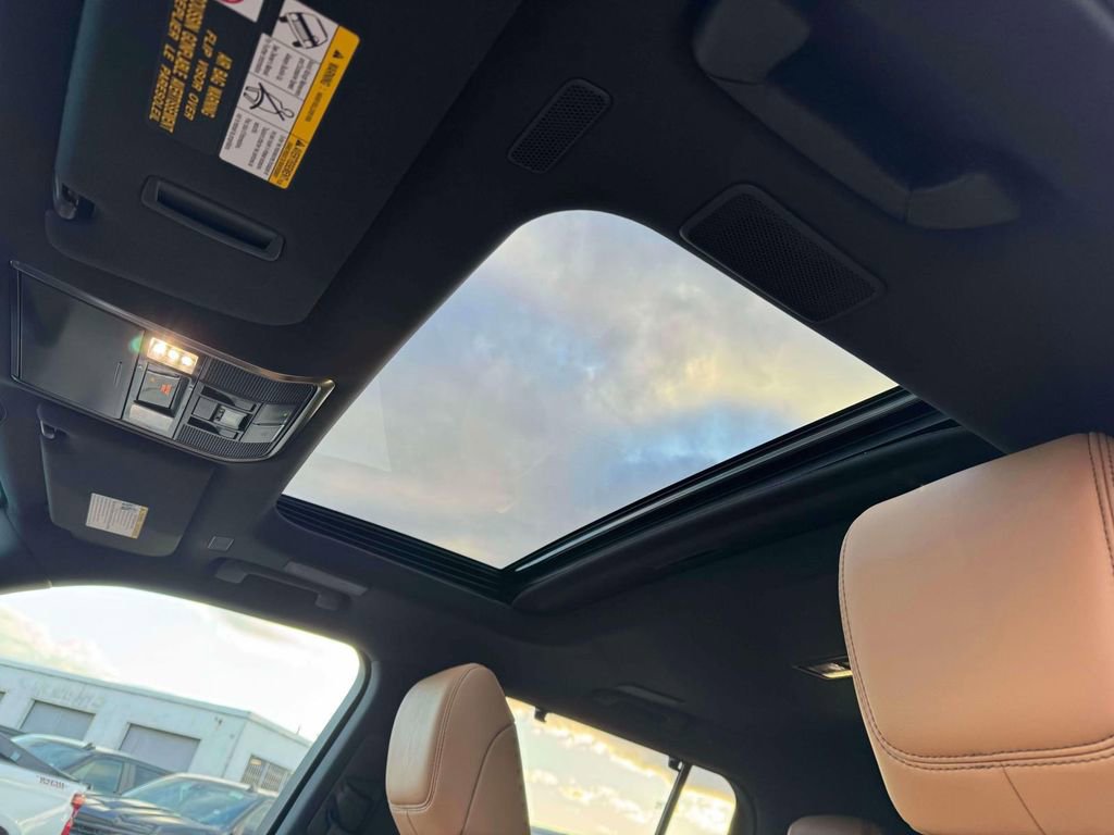 Used 2025 Lexus LX 600 4WD w/ Accessory Package (2T) image 18