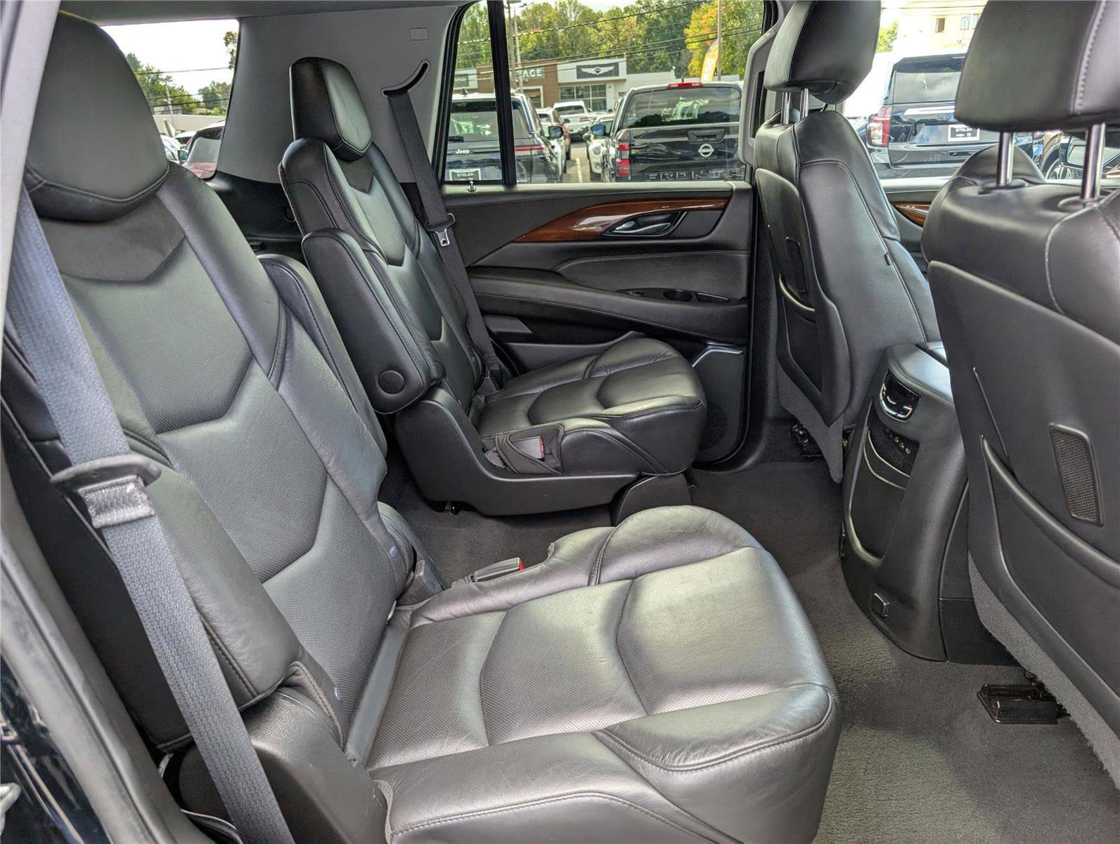 Used 2019 Cadillac Escalade Premium Luxury image 13