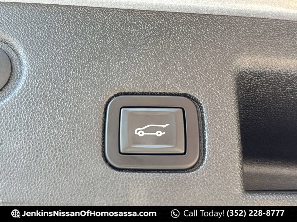 Used 2018 Chevrolet Equinox Premier FWD image 22