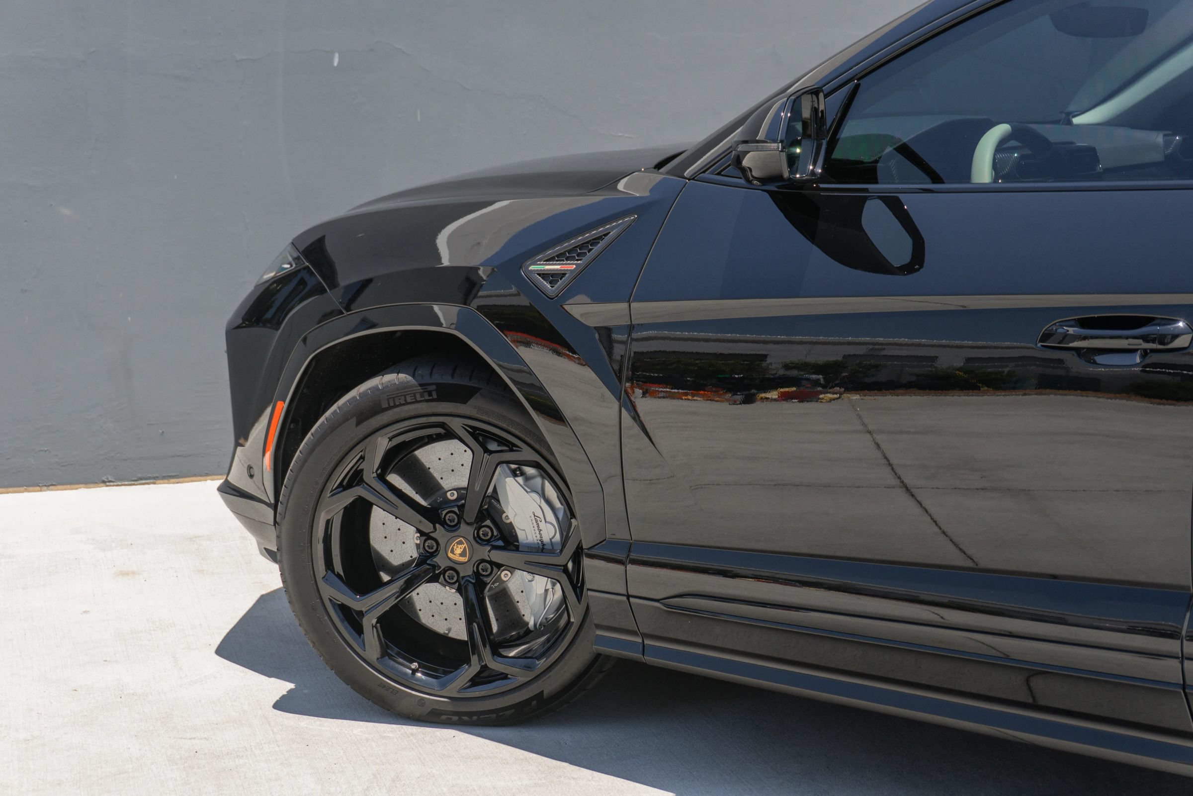 Used 2026 Lamborghini Urus SE AWD/4WD image 49