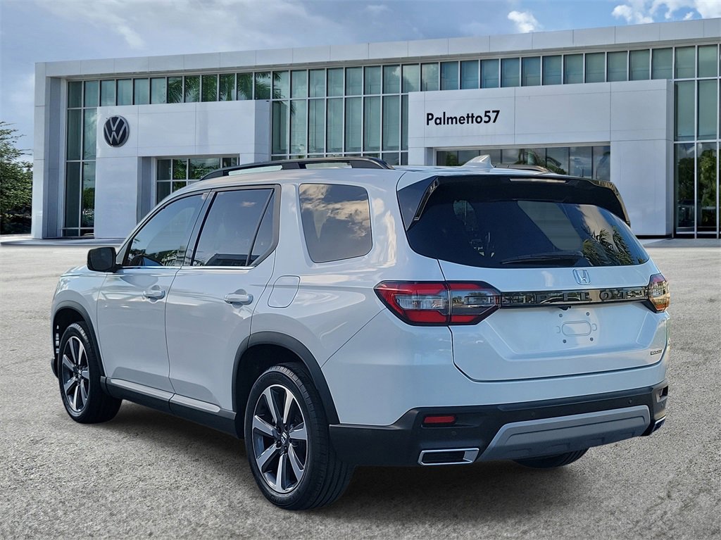 Used 2023 Honda Pilot Touring image 6