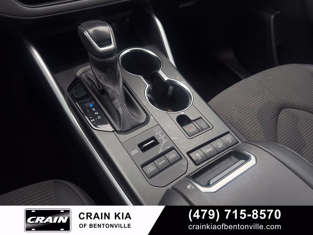 Used 2022 Toyota Highlander LE AWD/4WD image 19