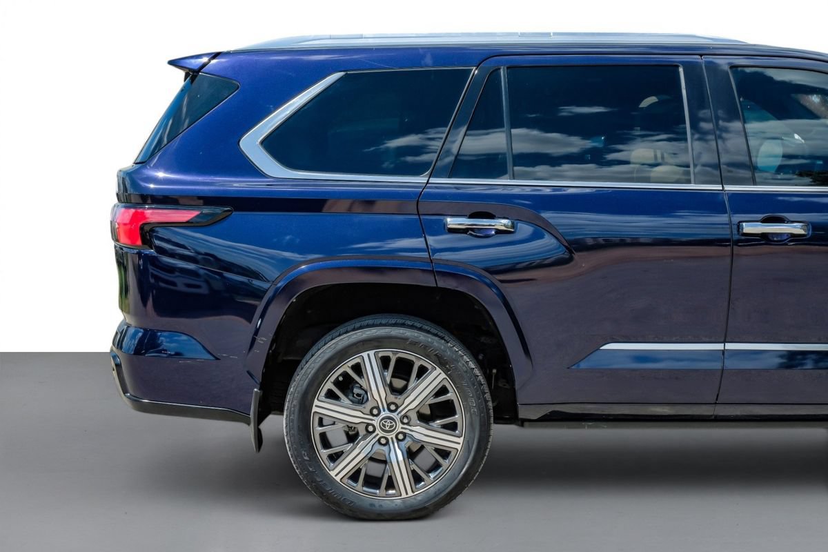 Used 2023 Toyota Sequoia Capstone AWD/4WD image 6