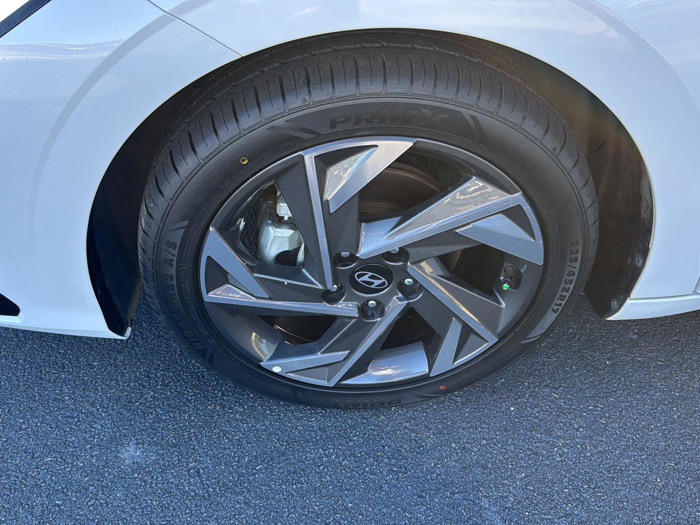 Used 2024 Hyundai Elantra Limited image 35