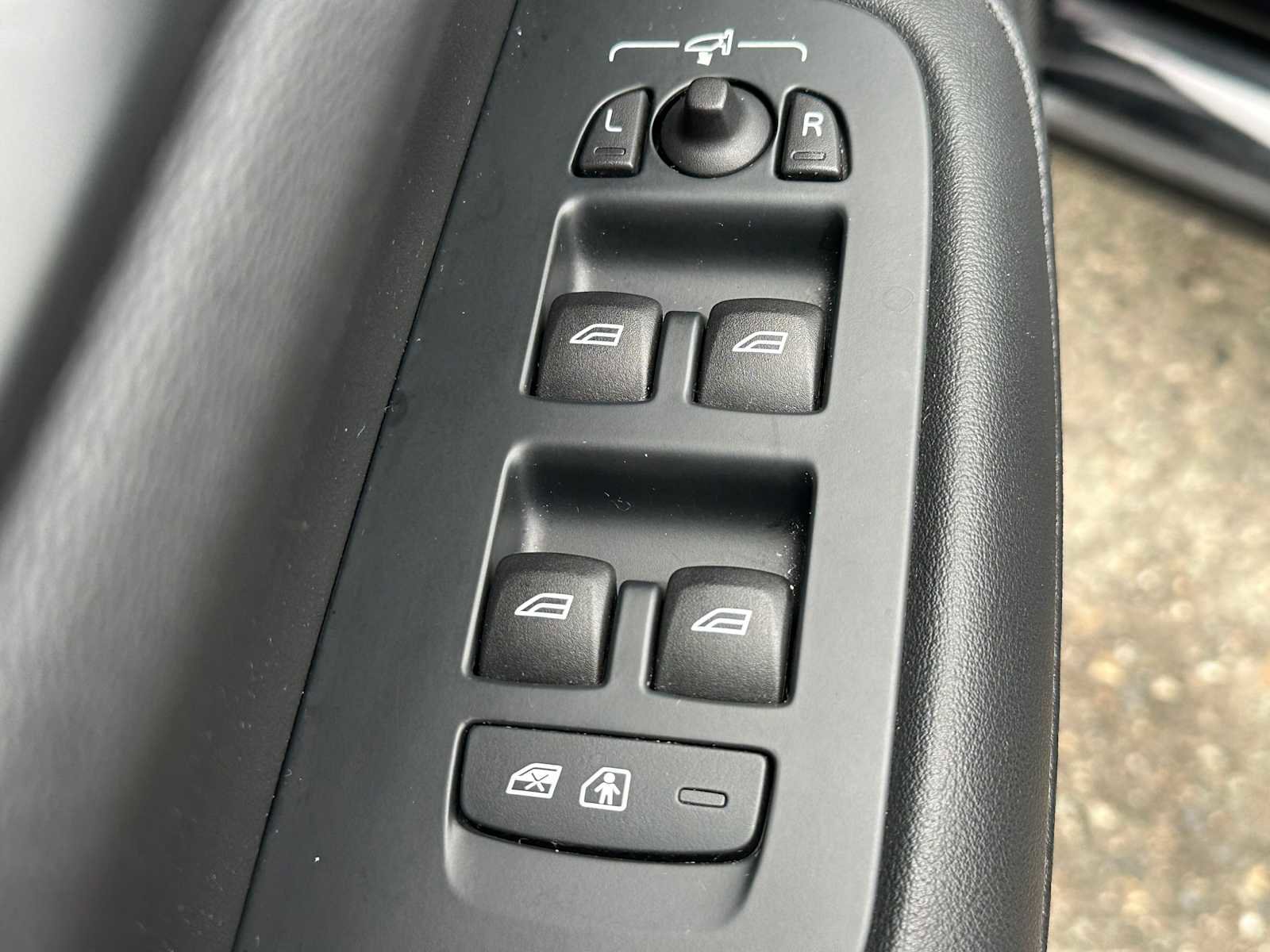 Certified 2025 Volvo S60 B5 Plus image 21