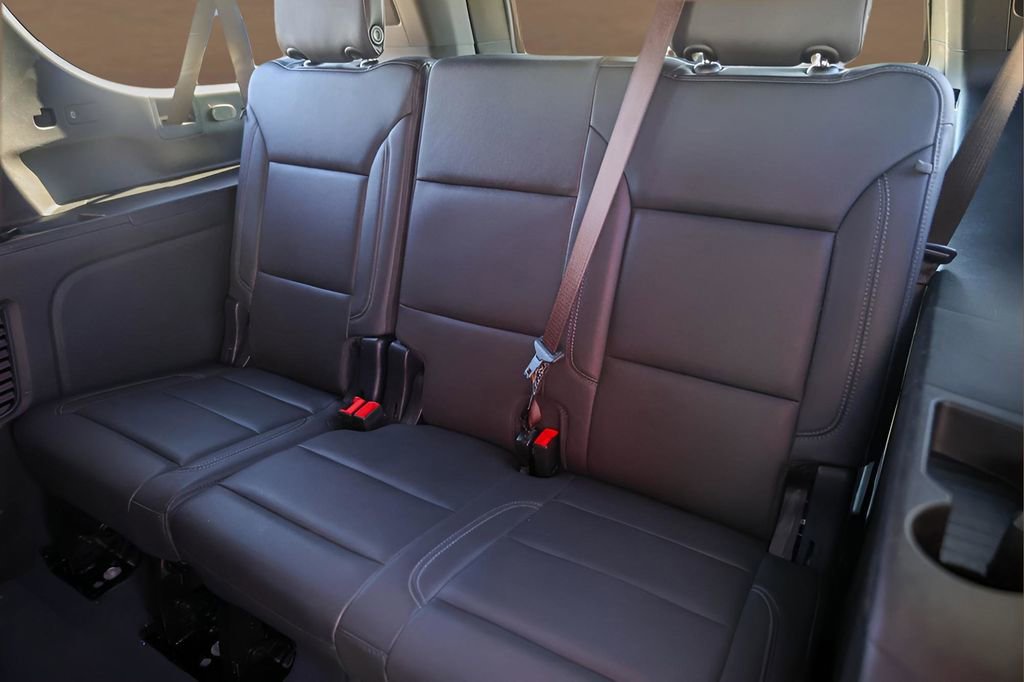 Used 2025 Chevrolet Suburban Z71 image 25
