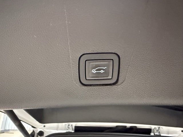 Used 2023 Chevrolet Traverse Premier image 41