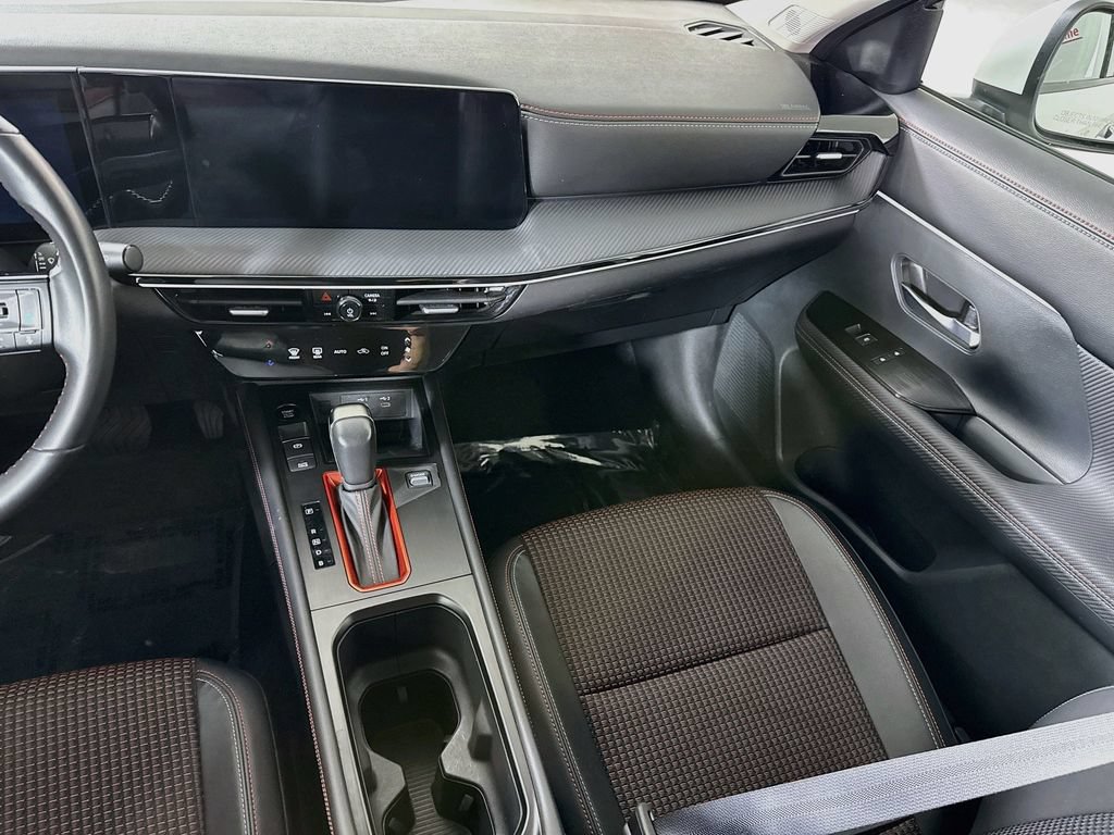 Used 2025 Nissan Kicks SR AWD/4WD image 25
