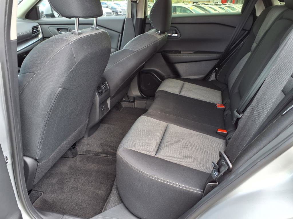 Certified 2025 Nissan Rogue SV image 5