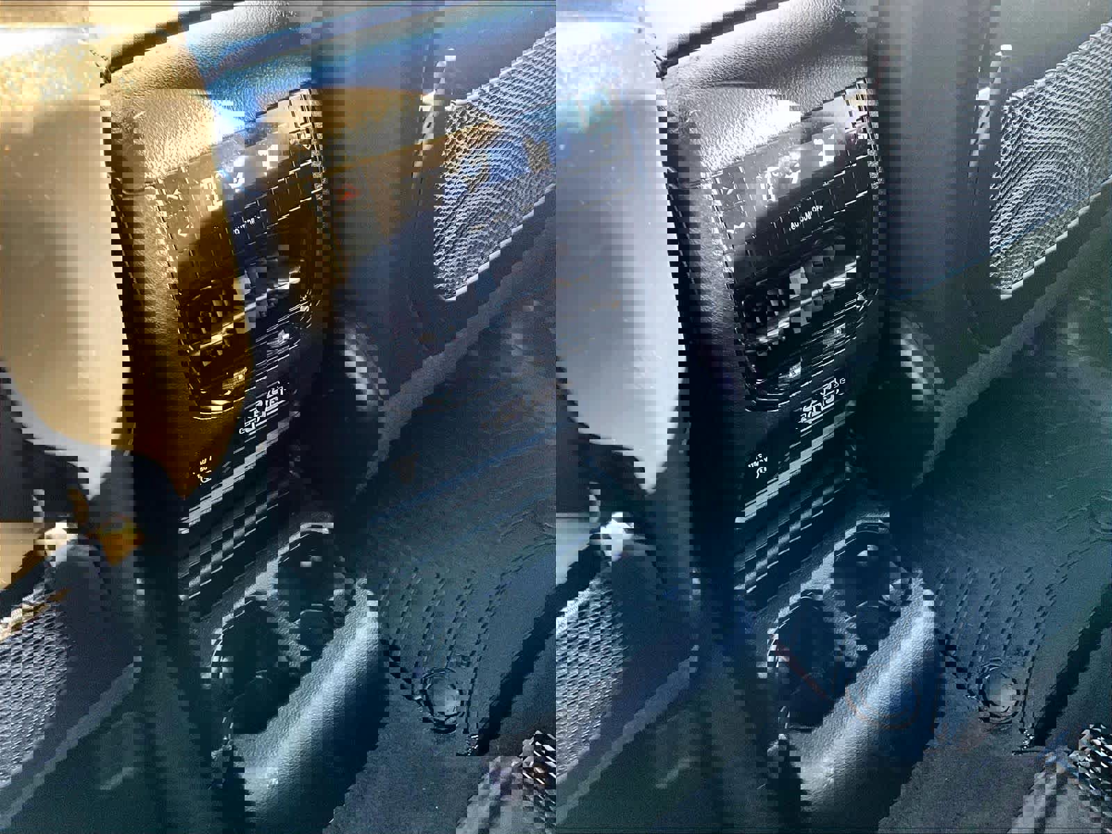 Used 2021 Jeep Grand Cherokee L Laredo image 29