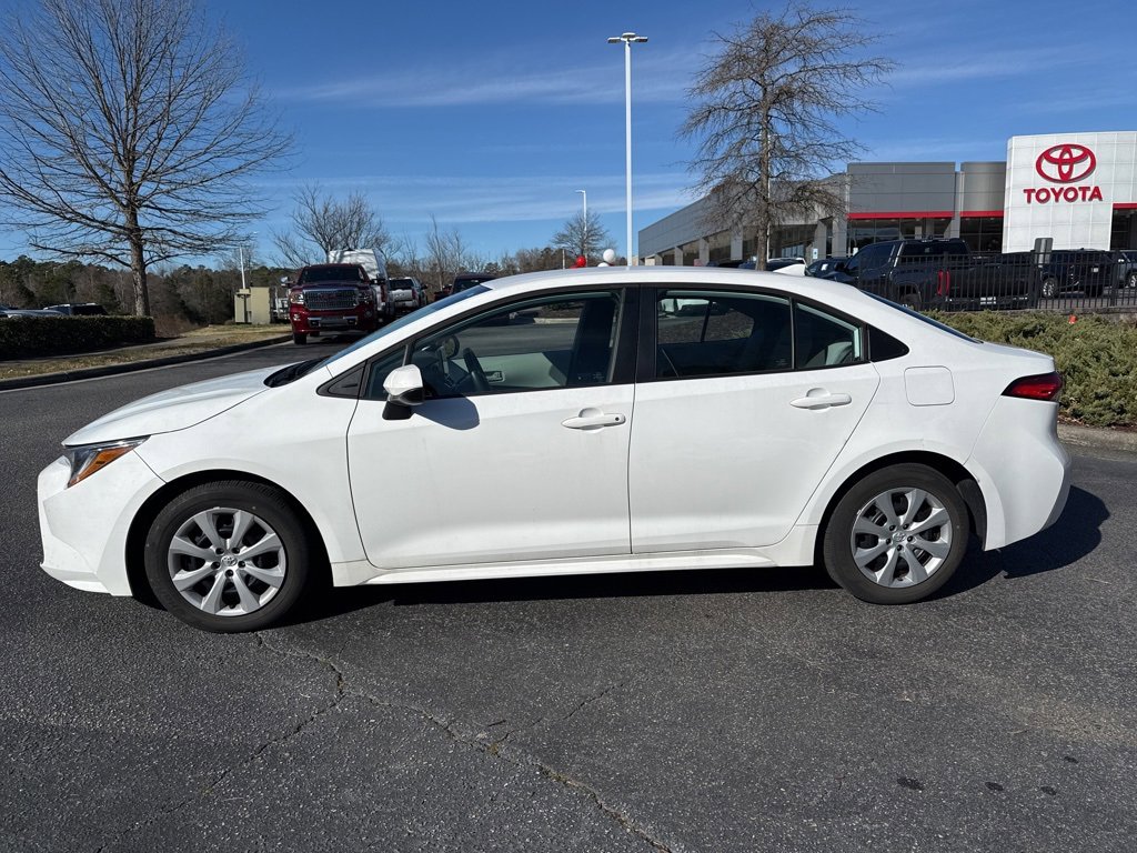 Used 2023 Toyota Corolla LE image 3