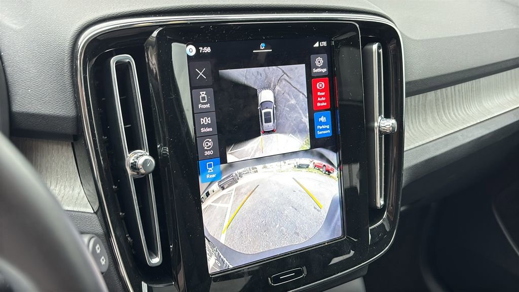 Certified 2026 Volvo XC40 B5 Plus AWD/4WD image 19