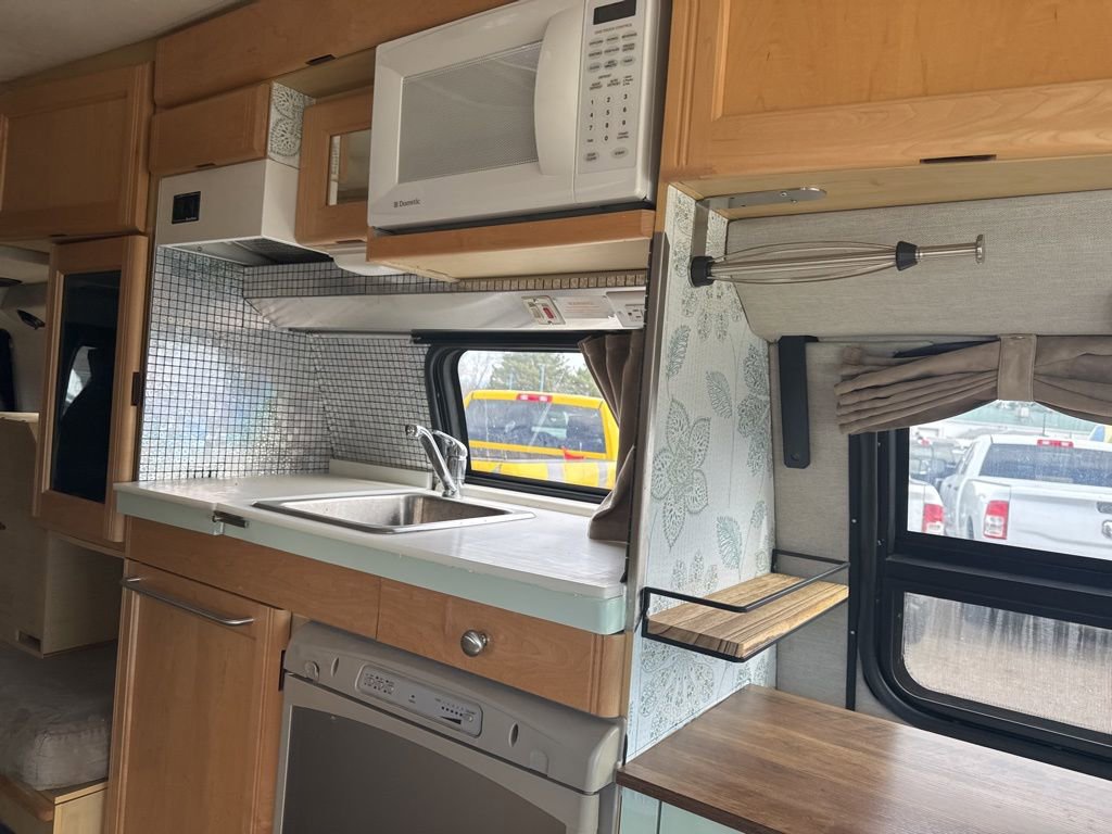 Used 2007 Chevrolet Express 3500 Work Van w/ Power and Light Package image 9