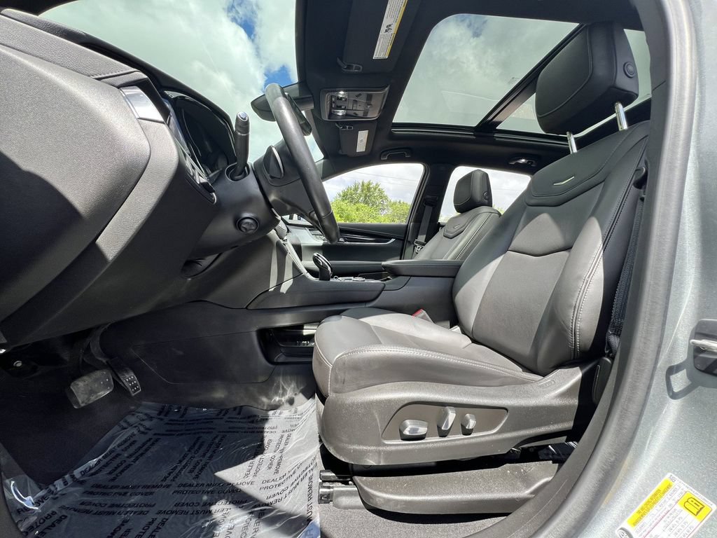 Used 2023 Cadillac XT5 Premium Luxury w/ Technology Package AWD/4WD image 32