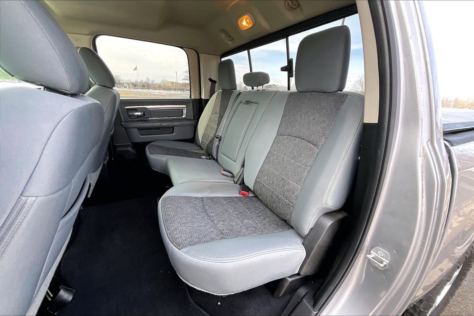 Used 2019 RAM 1500 Classic SLT w/ Luxury Group image 17