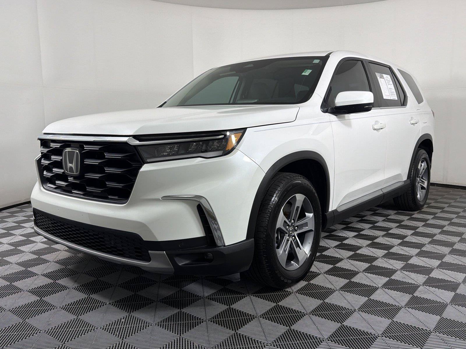 Used 2025 Honda Pilot EX-L image 3