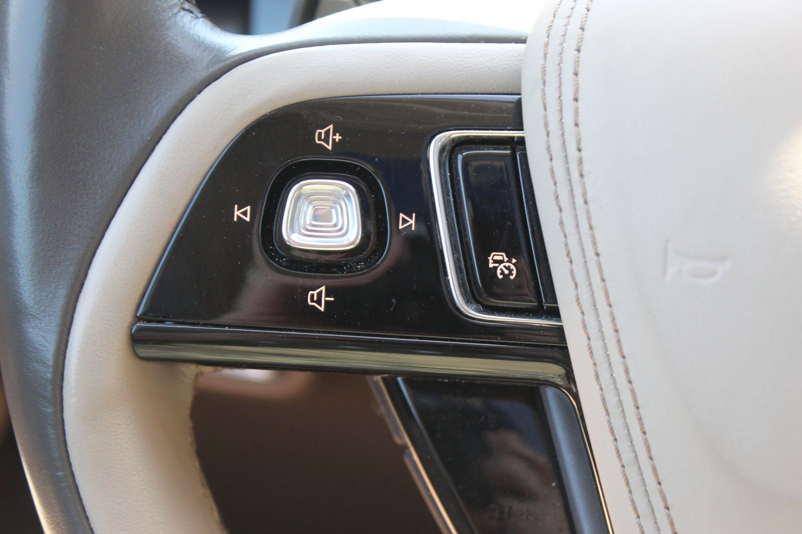 Used 2023 Lincoln Aviator Reserve w/ Equipment Group 201A AWD/4WD image 29