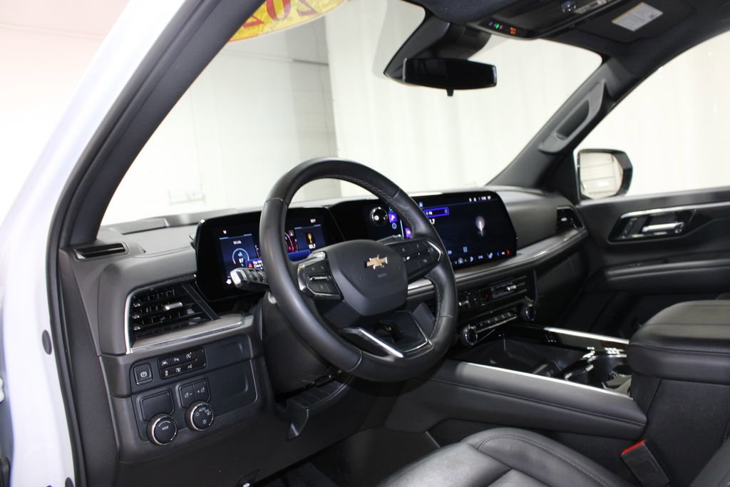 Used 2025 Chevrolet Suburban LT RWD image 19