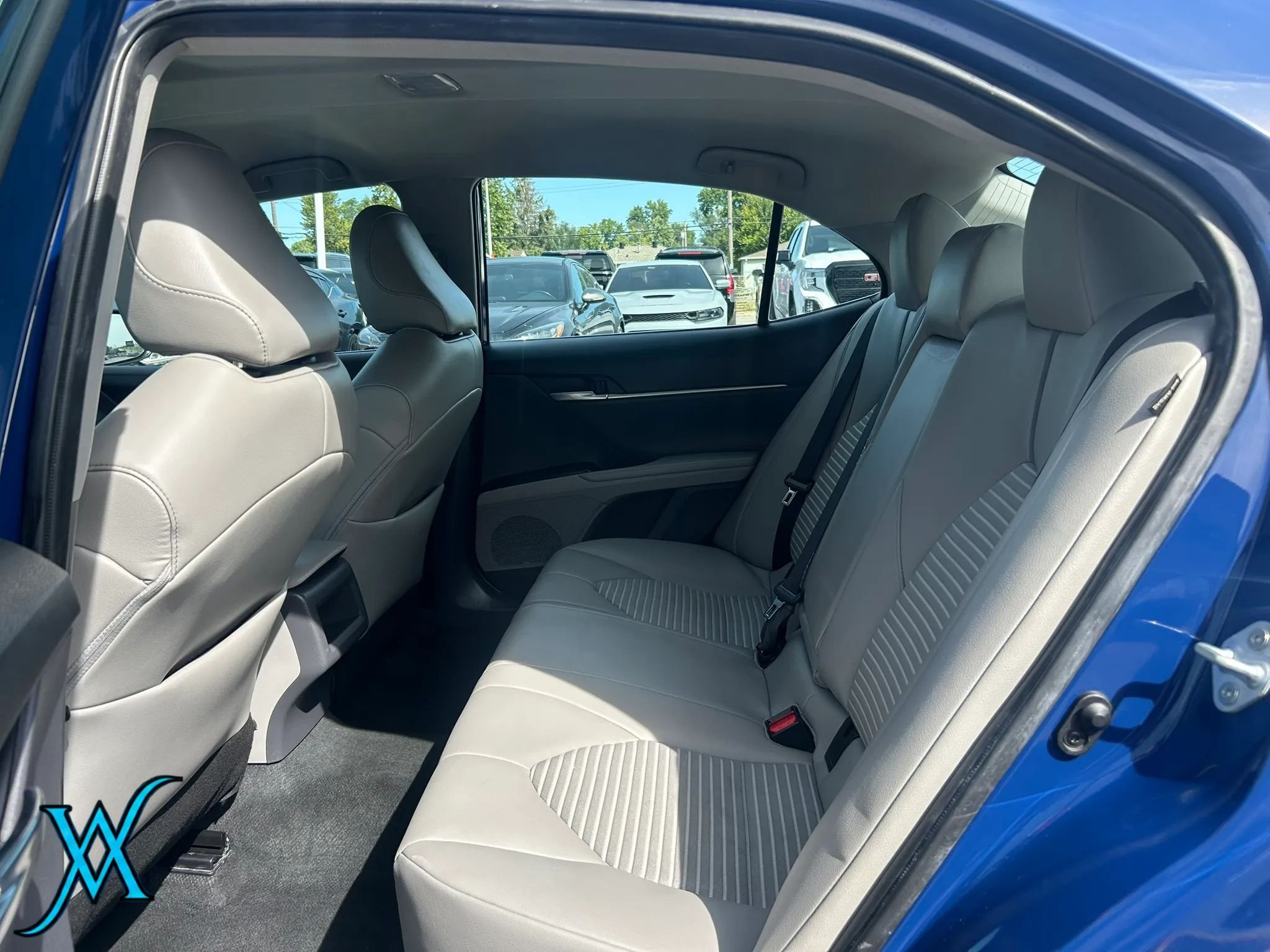 Used 2023 Toyota Camry SE w/ Cold Weather Package FWD image 15