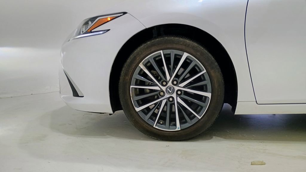 Used 2023 Lexus ES 250 w/ Premium Package image 8
