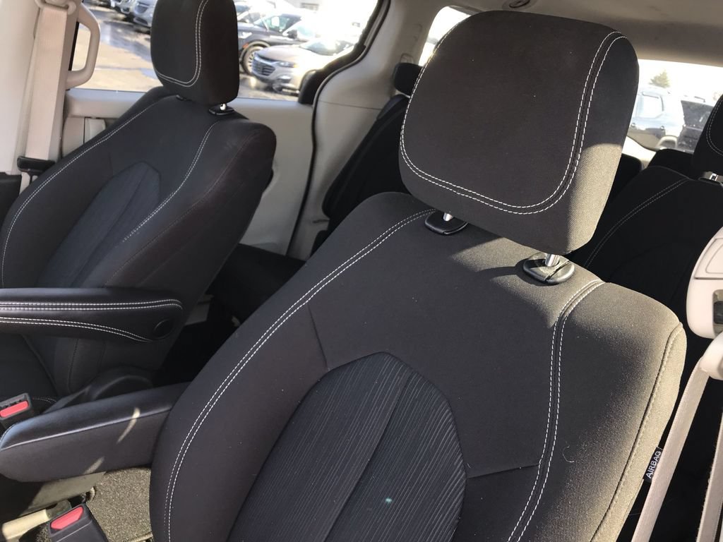 Used 2024 Chrysler Voyager LX FWD image 11