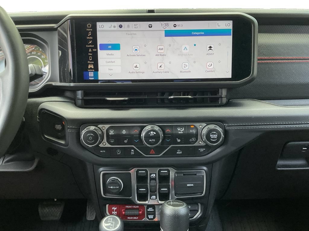 Used 2024 Jeep Gladiator Rubicon w/ Technology Group AWD/4WD image 12