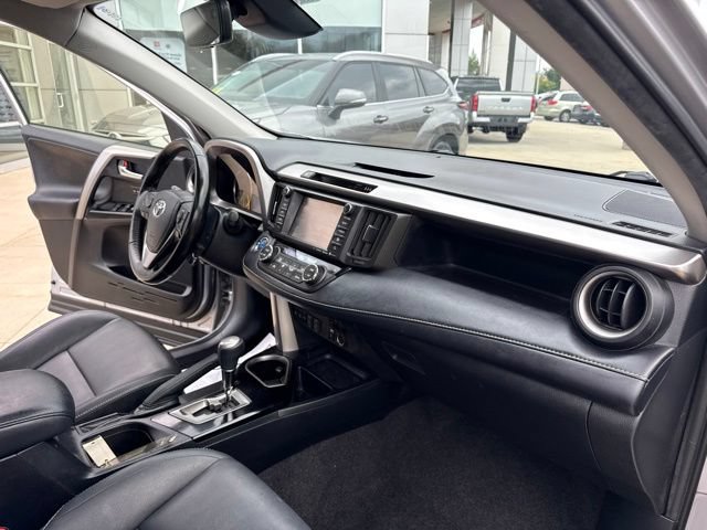 Used 2018 Toyota RAV4 Limited AWD/4WD image 30