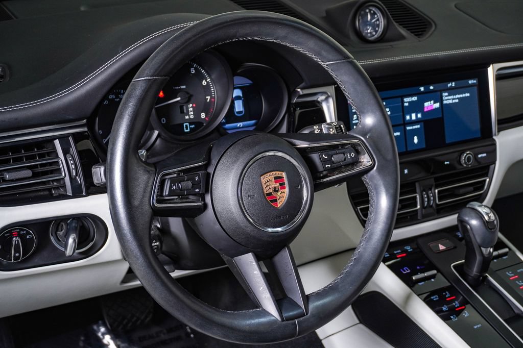 Certified 2023 Porsche Macan AWD/4WD image 18