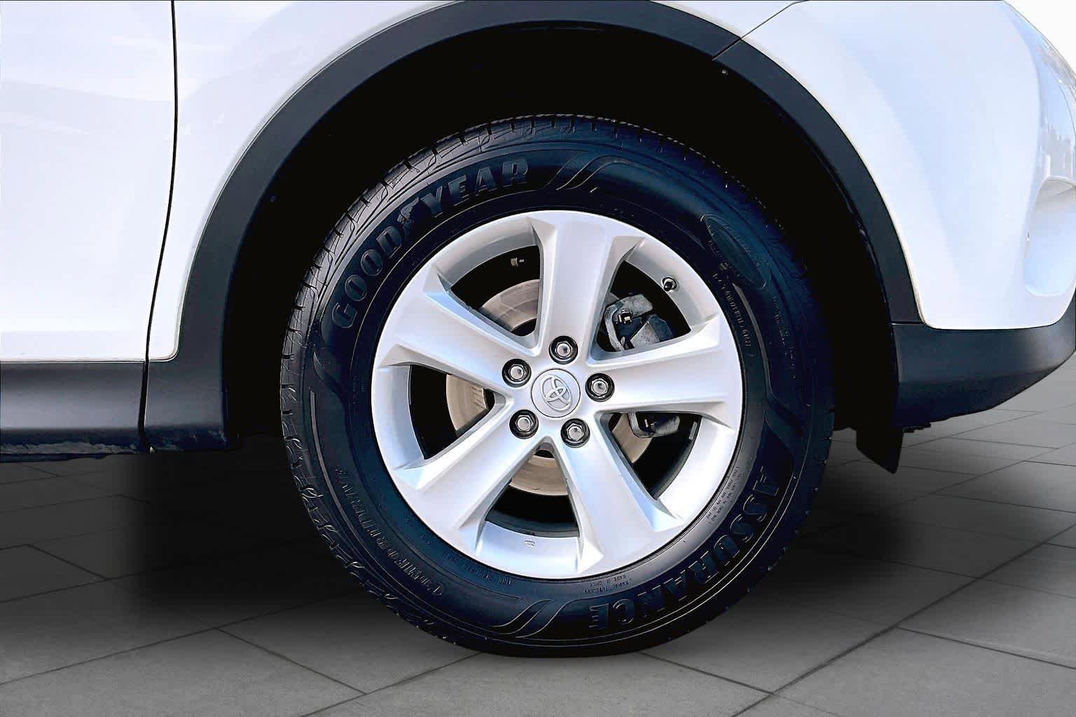 Used 2013 Toyota RAV4 XLE AWD/4WD image 10
