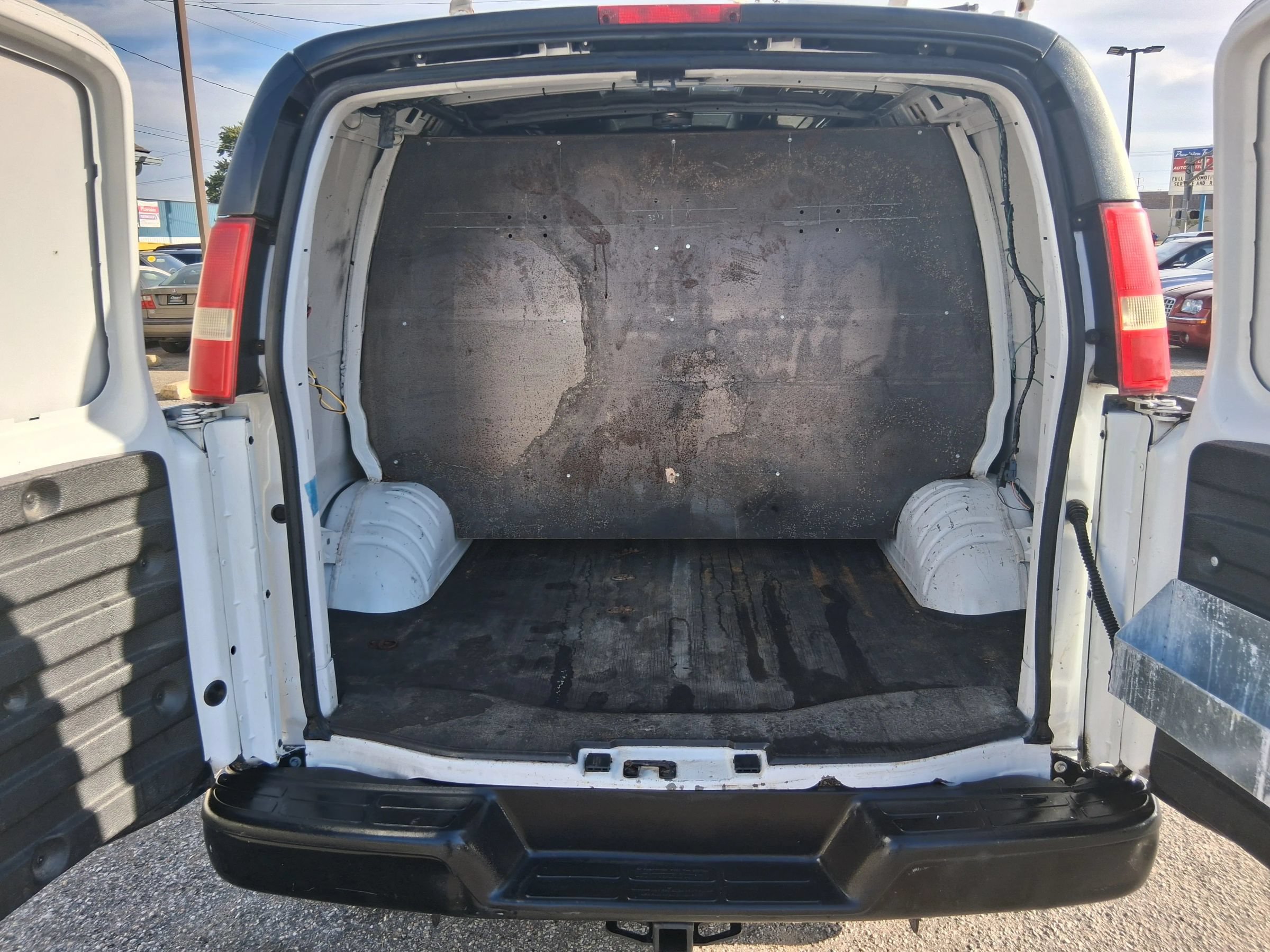 Used 2012 Chevrolet Express 1500 RWD image 10