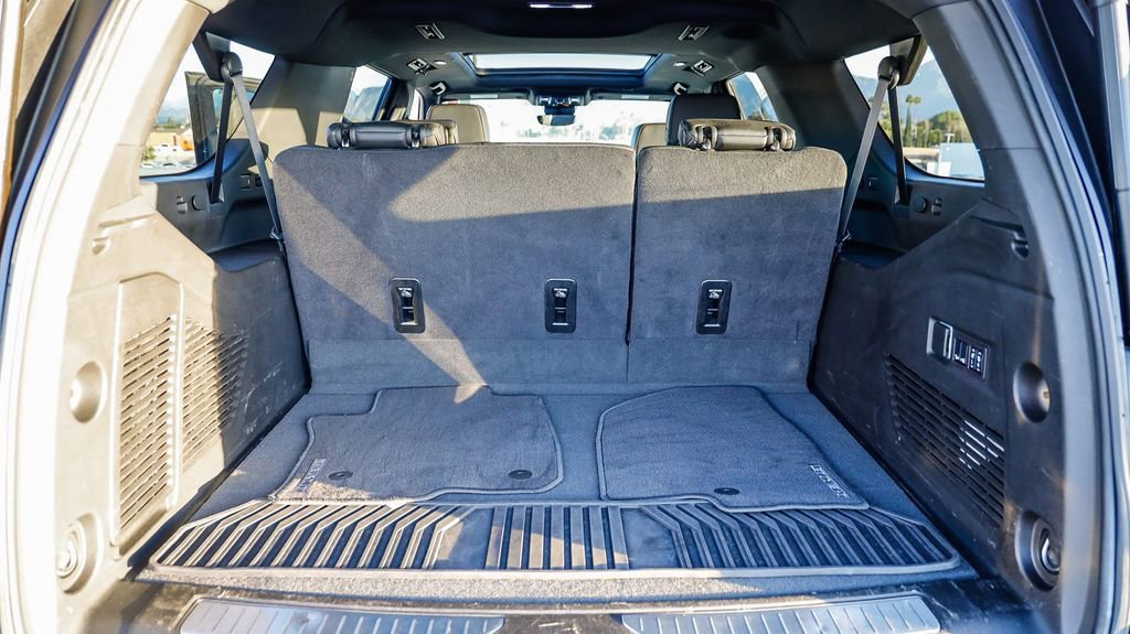 Used 2024 Chevrolet Suburban High Country w/ Premium Package image 32