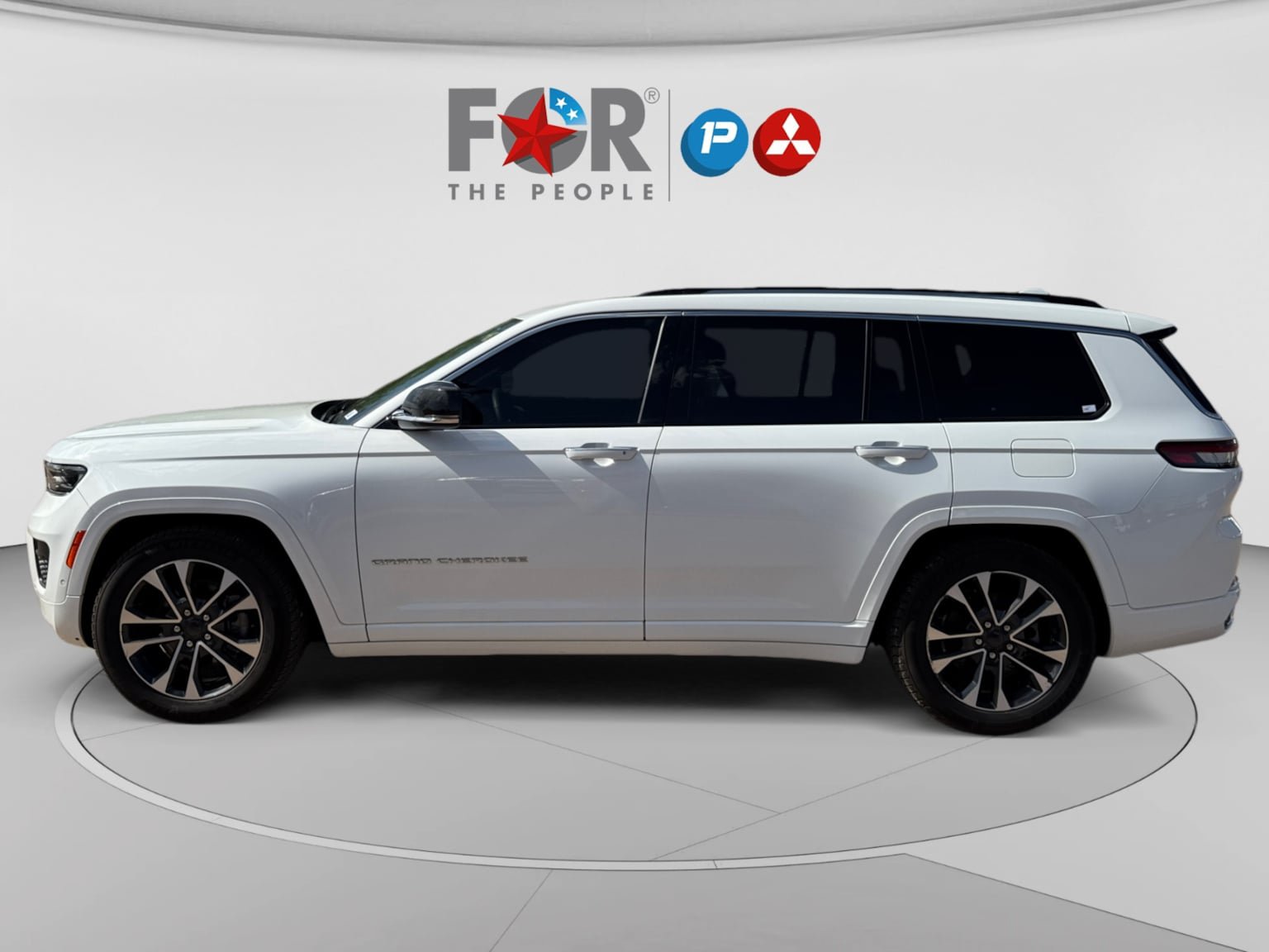 Used 2022 Jeep Grand Cherokee L Overland w/ Luxury Tech Group IV AWD/4WD image 2