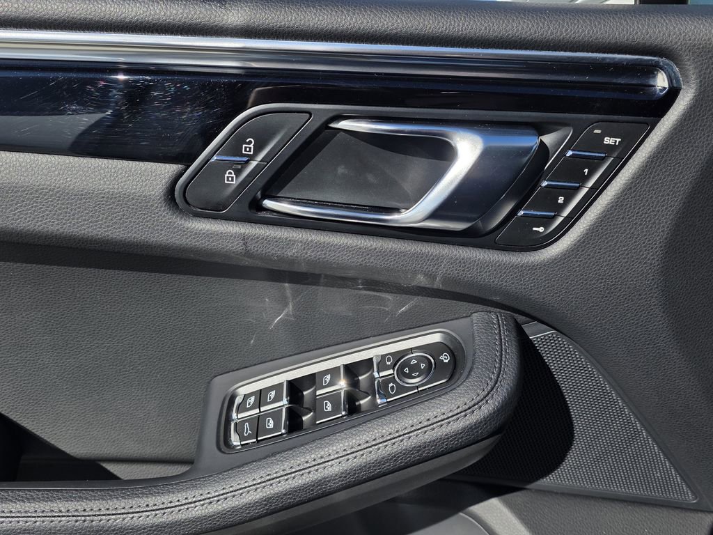 New 2025 Porsche Macan Turbo image 22