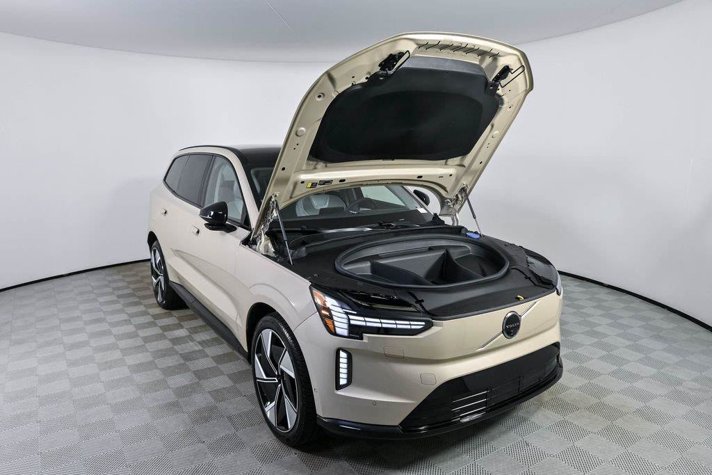 Certified 2025 Volvo EX90 Ultra AWD/4WD image 36