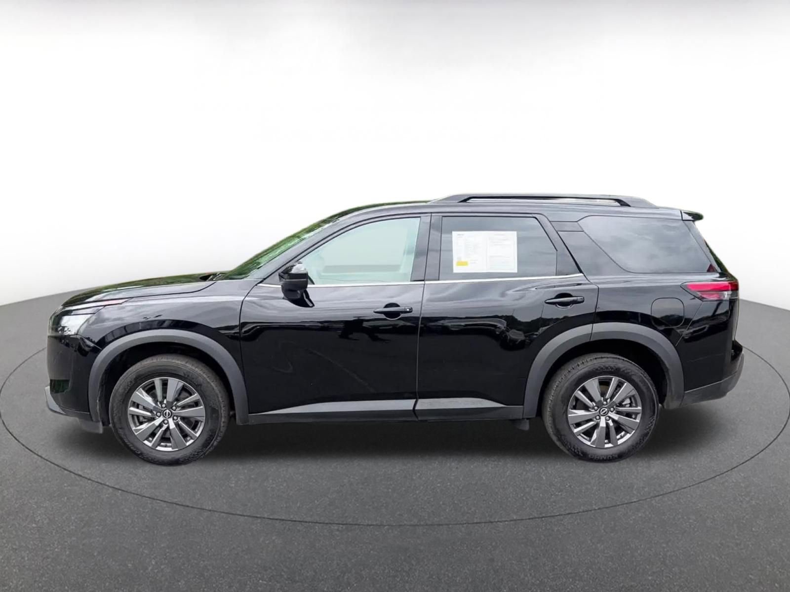 Used 2025 Nissan Pathfinder SV AWD/4WD image 9