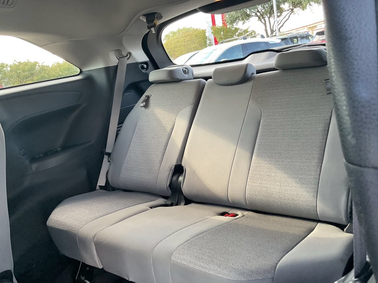 Used 2025 Toyota Sienna LE FWD image 10
