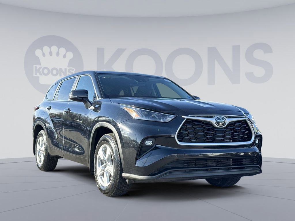 Used 2024 Toyota Highlander LE AWD/4WD image 10