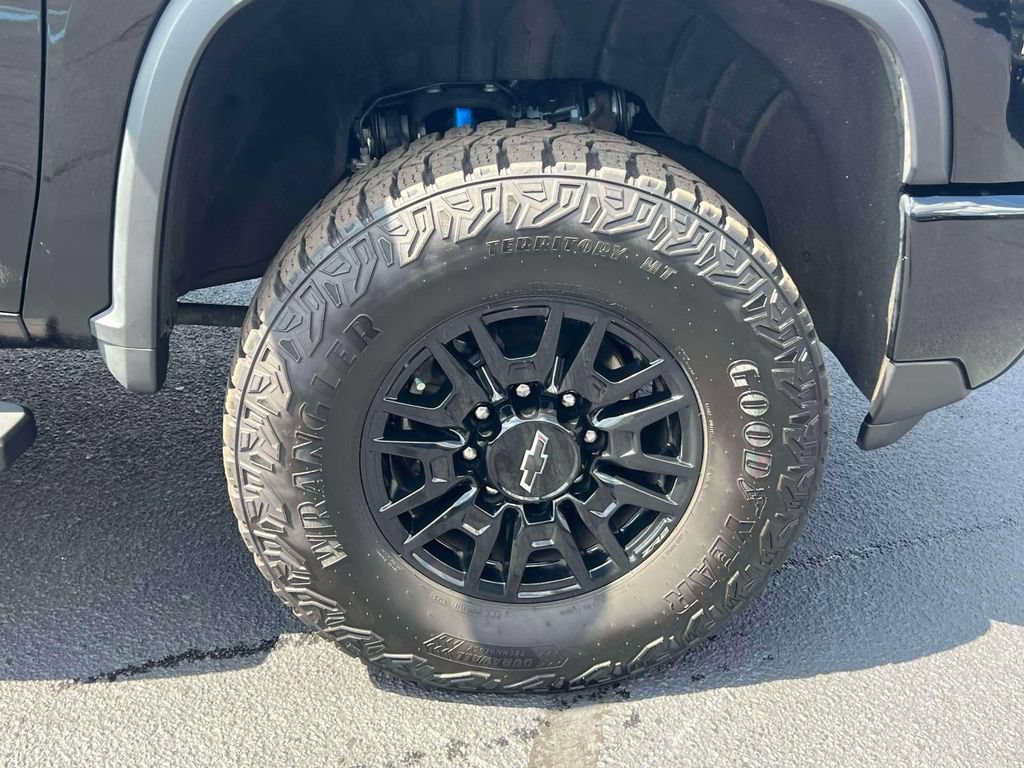 Used 2024 Chevrolet Silverado 2500 ZR2 w/ Technology Package AWD/4WD image 12