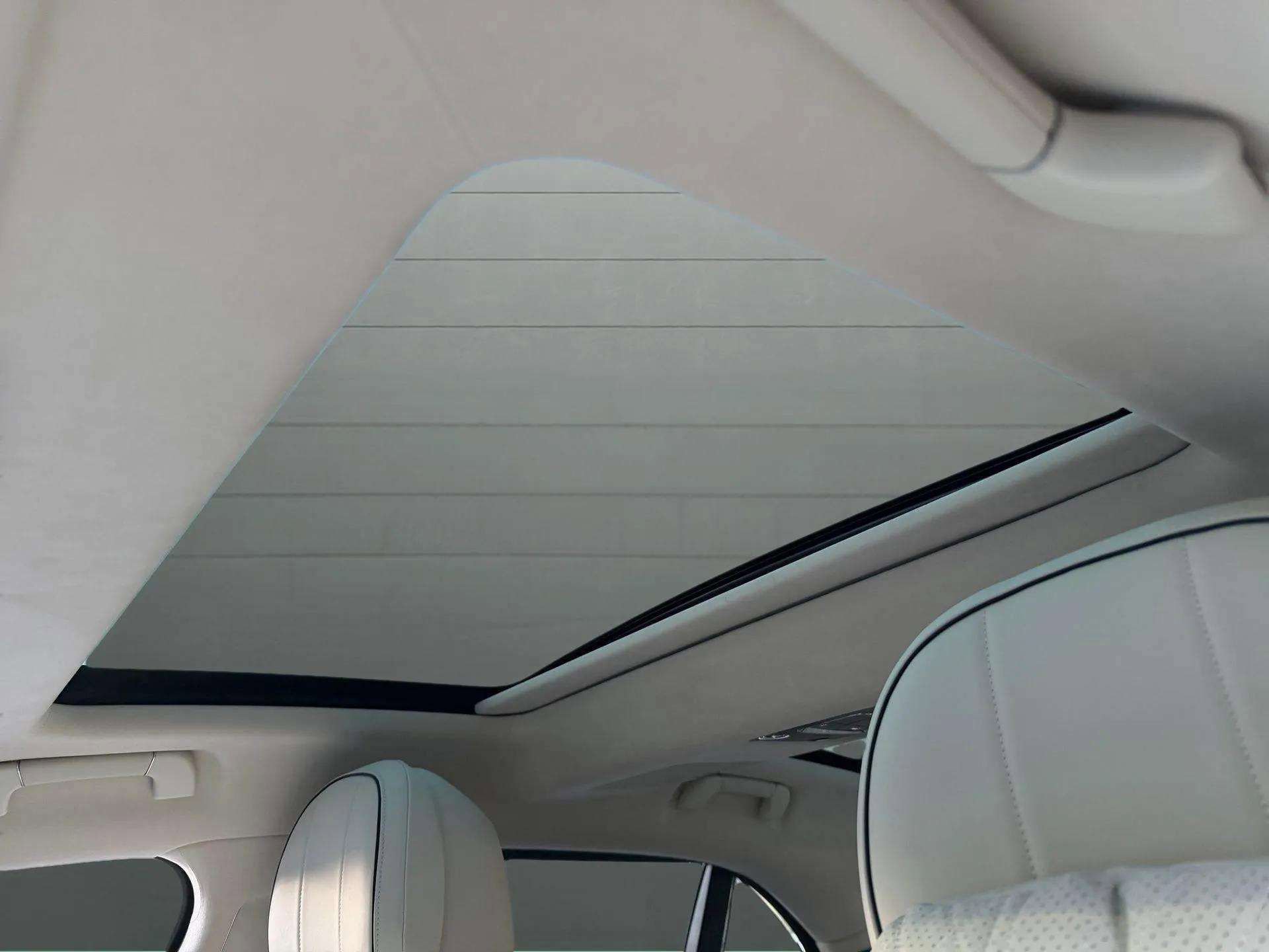 Used 2024 Bentley Flying Spur V8 image 26