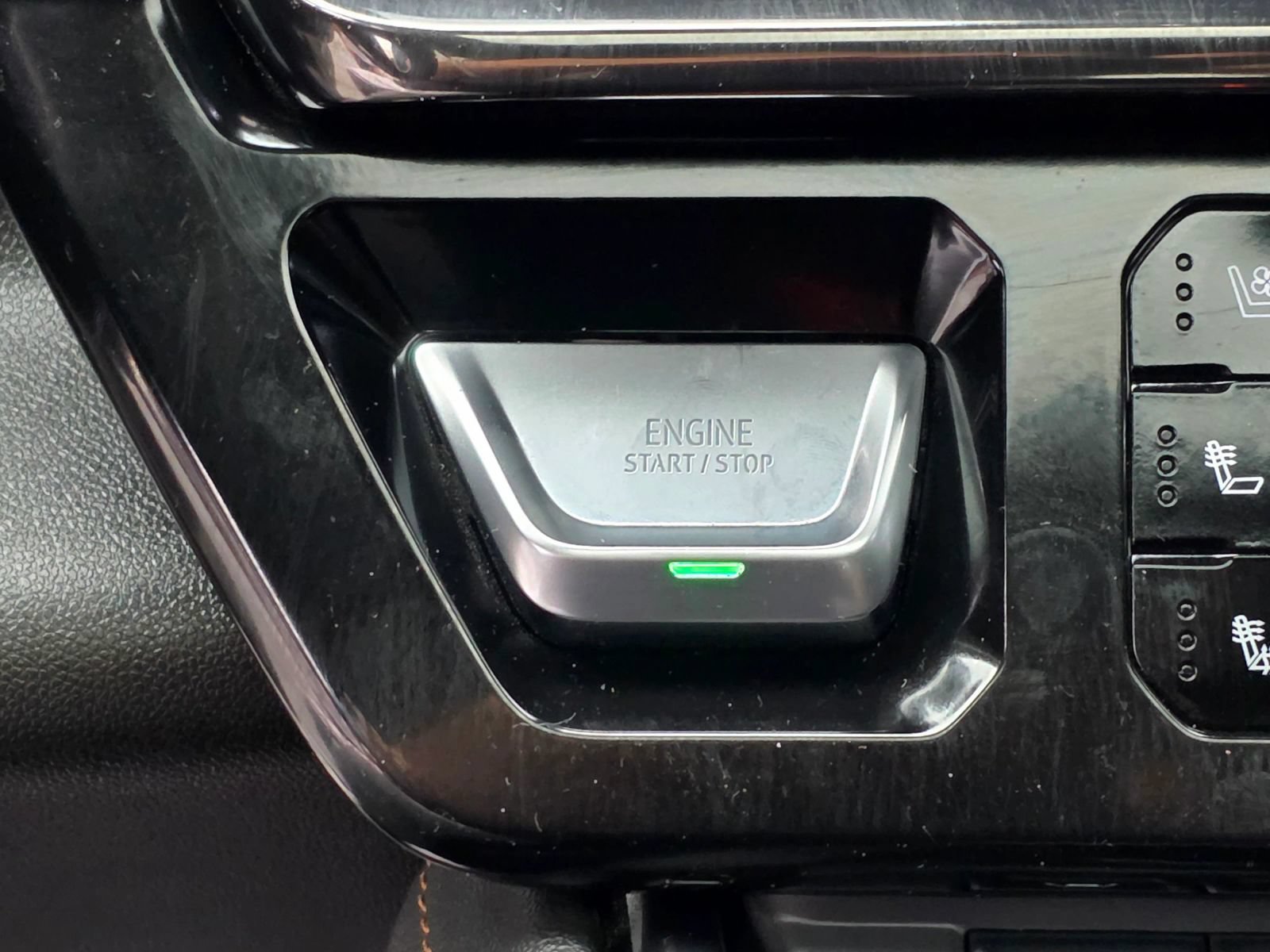 Used 2022 GMC Sierra 1500 AT4 w/ AT4 Premium Package AWD/4WD image 18