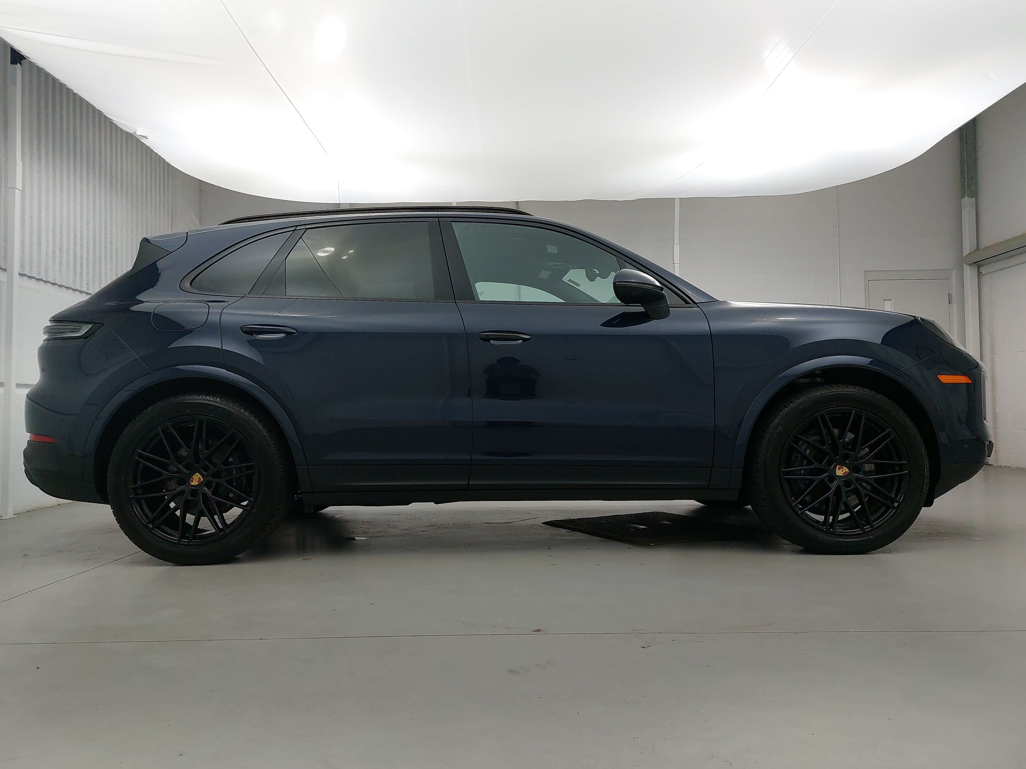Certified 2024 Porsche Cayenne w/ Premium Package Plus (PFM) AWD/4WD image 8