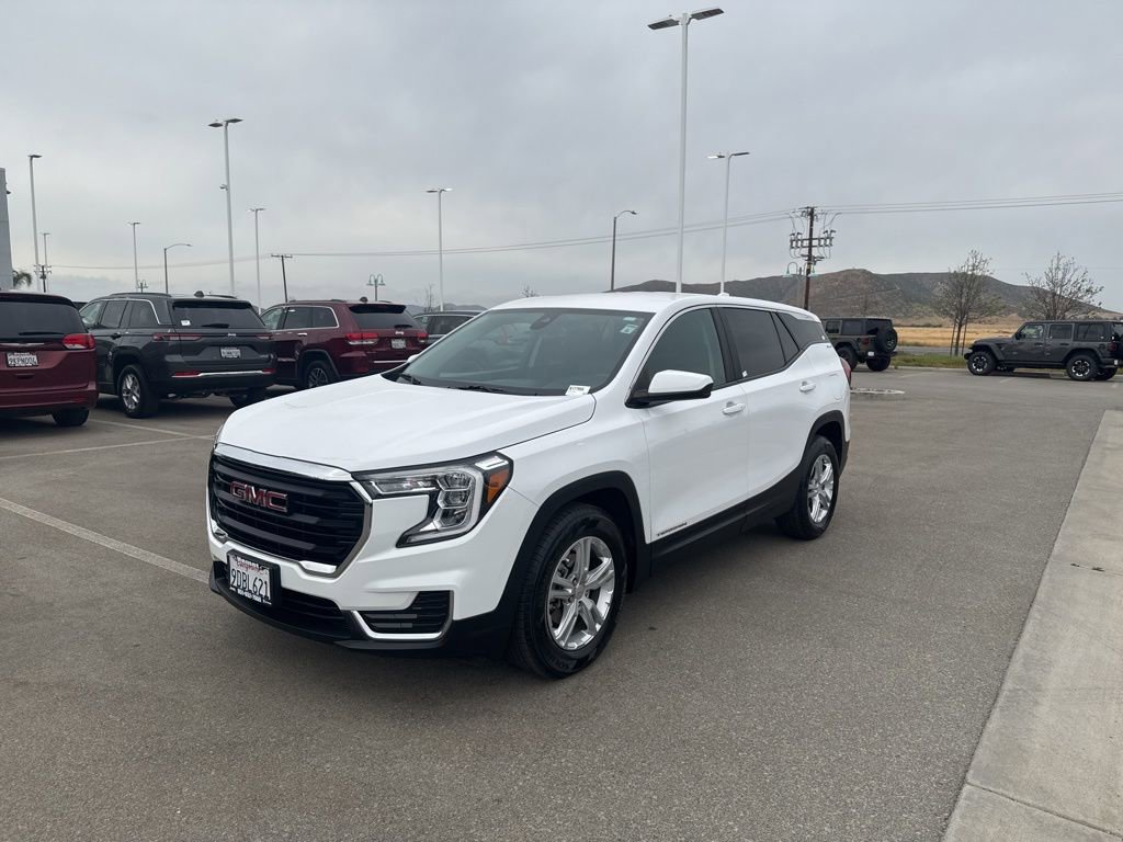 Used 2022 GMC Terrain SLE image 4