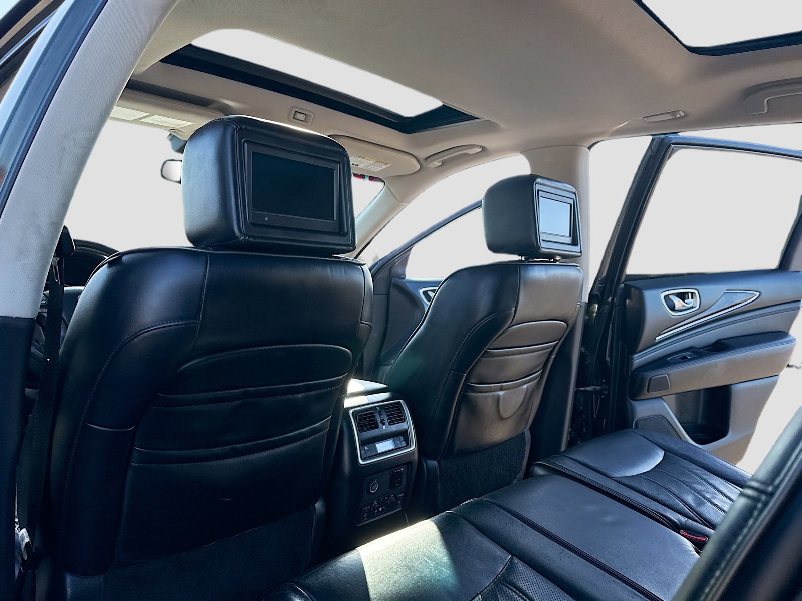 Used 2014 INFINITI QX60 FWD w/ Deluxe Touring Package image 6