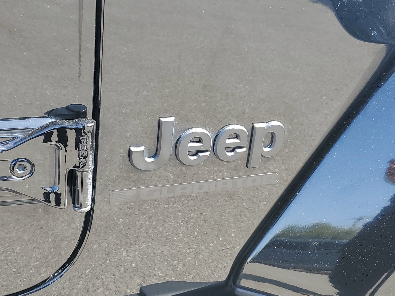 Used 2023 Jeep Gladiator Sport AWD/4WD image 7