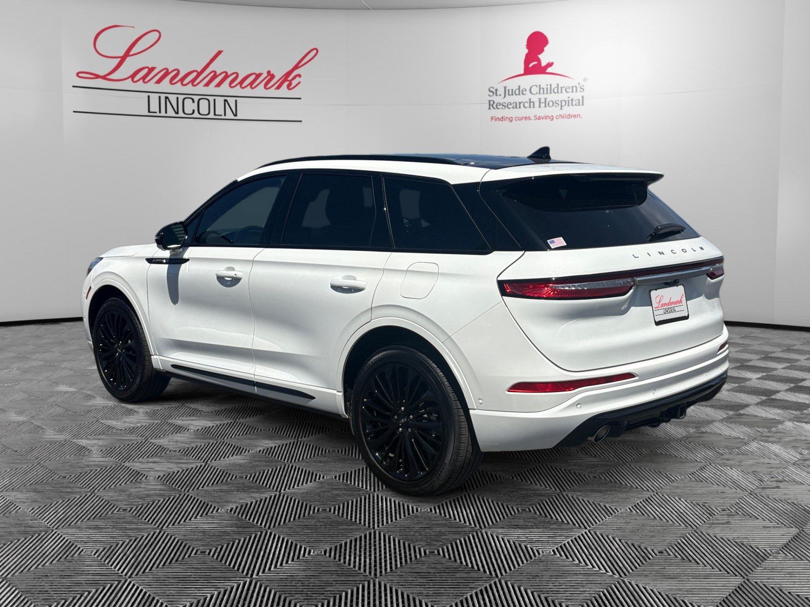 Certified 2024 Lincoln Corsair Reserve w/ Equipment Group 202A AWD/4WD image 3
