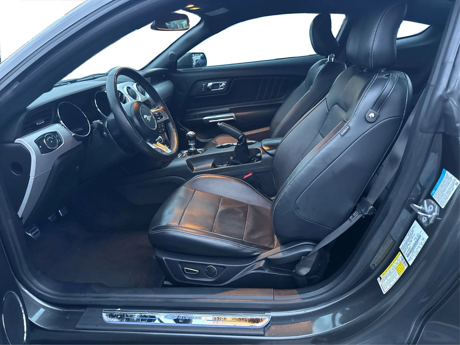 Used 2015 Ford Mustang Premium RWD image 9